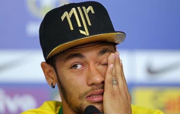 "A equipe não merecia perder do jeito que perdeu", diz Neymar