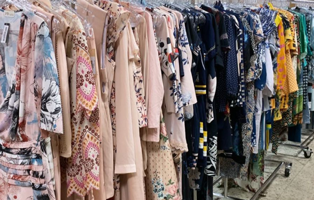  Bazar em Goiânia vende peças novas de grife entre R$ 50 e R$ 250