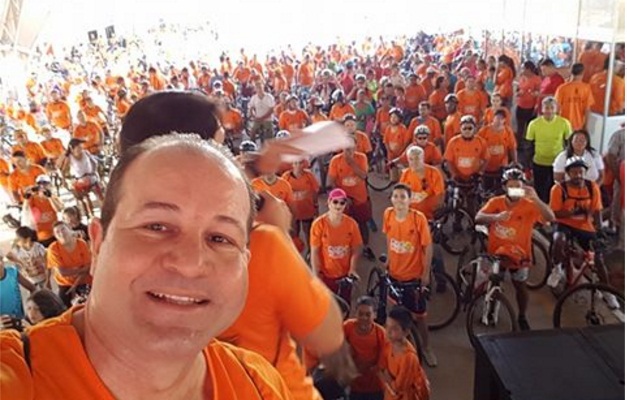 "Bora de Bike" reúne centenas de ciclistas em Aparecida de Goiânia 