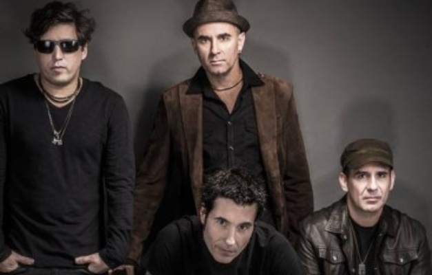 Capital Inicial apresenta show da turnê acústica em Goiânia