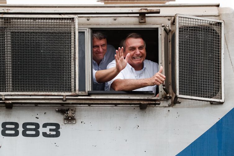 'Chega de frescura e mimimi. Vão ficar chorando até quando?', diz Bolsonaro