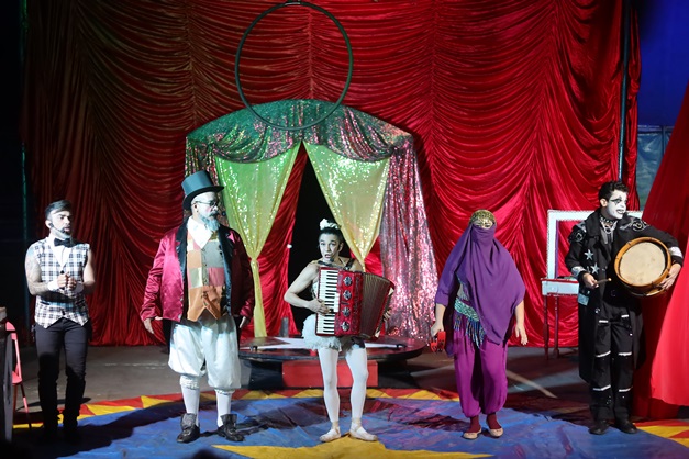 “Circo dos Amores Impossíveis” encanta e lota plateia em Goiânia; veja fotos
