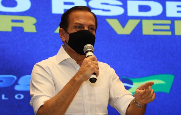 “Coloquei minha calça justa, essa que Bolsonaro gosta”, diz Doria em Goiânia