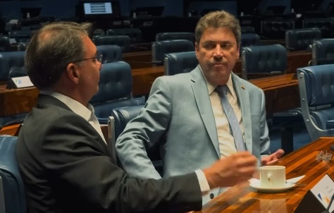 "De plantão pelo Brasil", diz Wilder Morais em meio à obstrução no Senado