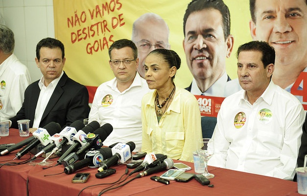 "Dilma se esconde atrás das fofocas", diz Marina em Goiânia