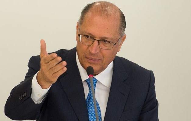 "É melhor do que não fazer nada", diz Alckmin sobre cortes de Dilma