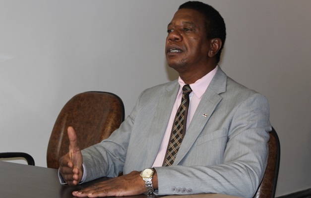 “Enil Henrique ficou fascinado pelo poder”, critica vice-presidente