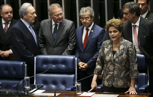 'Entre os meus defeitos não estão a deslealdade e a covardia', diz Dilma