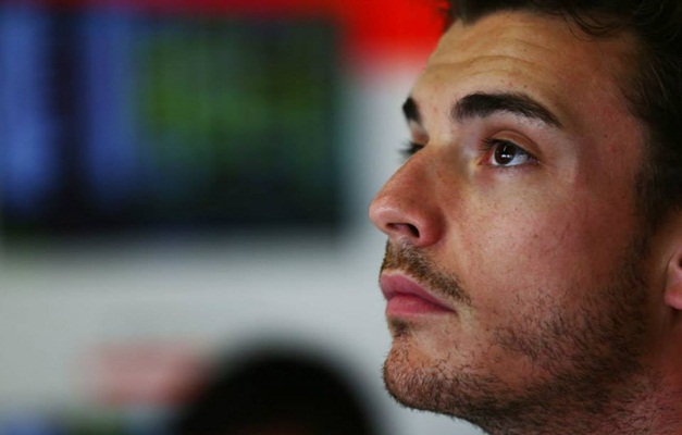 Vídeo filmado da plateia mostra acidente de Jules Bianchi