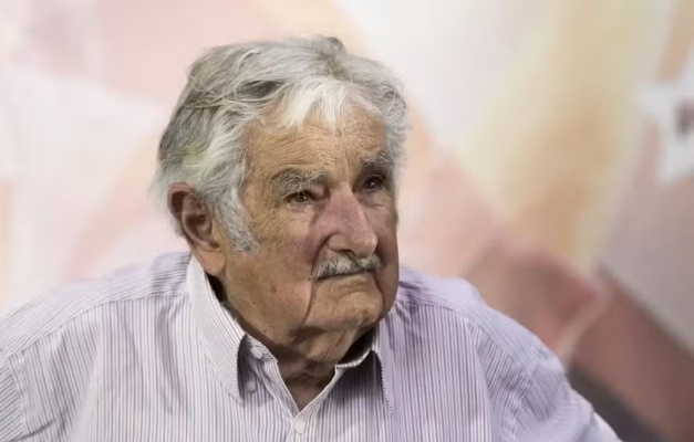 'Estou morrendo', diz Mujica após câncer se espalhar para o fígado