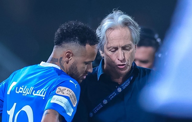 'Fisicamente não tem conseguido acompanhar a equipe', diz Jorge Jesus sobre Neymar