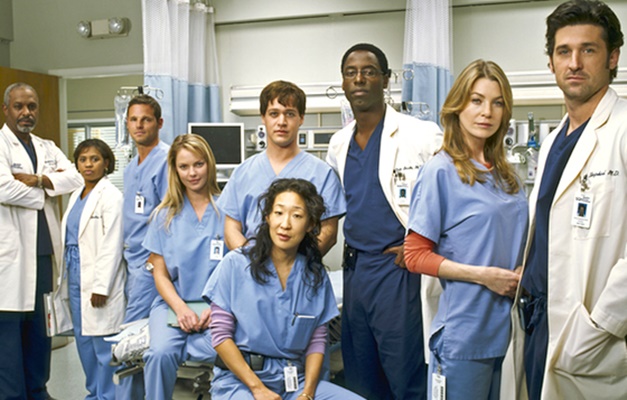 'Grey's Anatomy' fará homenagem ao quinteto original no 300º episódio