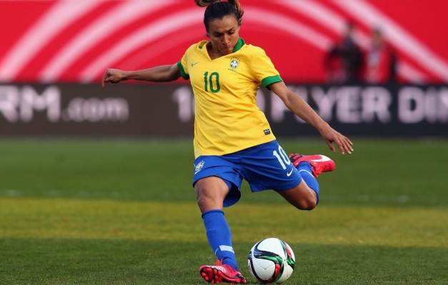 "Marta deveria ser reverenciada como o meu pai", diz filha de Pelé