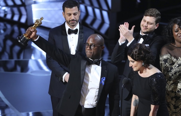 'Moonlight' derrota 'La La Land' em confusão digna de Miss Universo