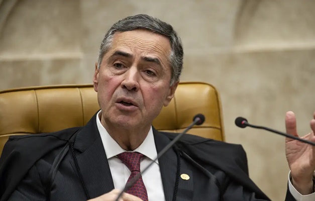 'Nós estamos aqui para evitar que isso aconteça de novo', afirma Barroso sobre o 8 de janeiro