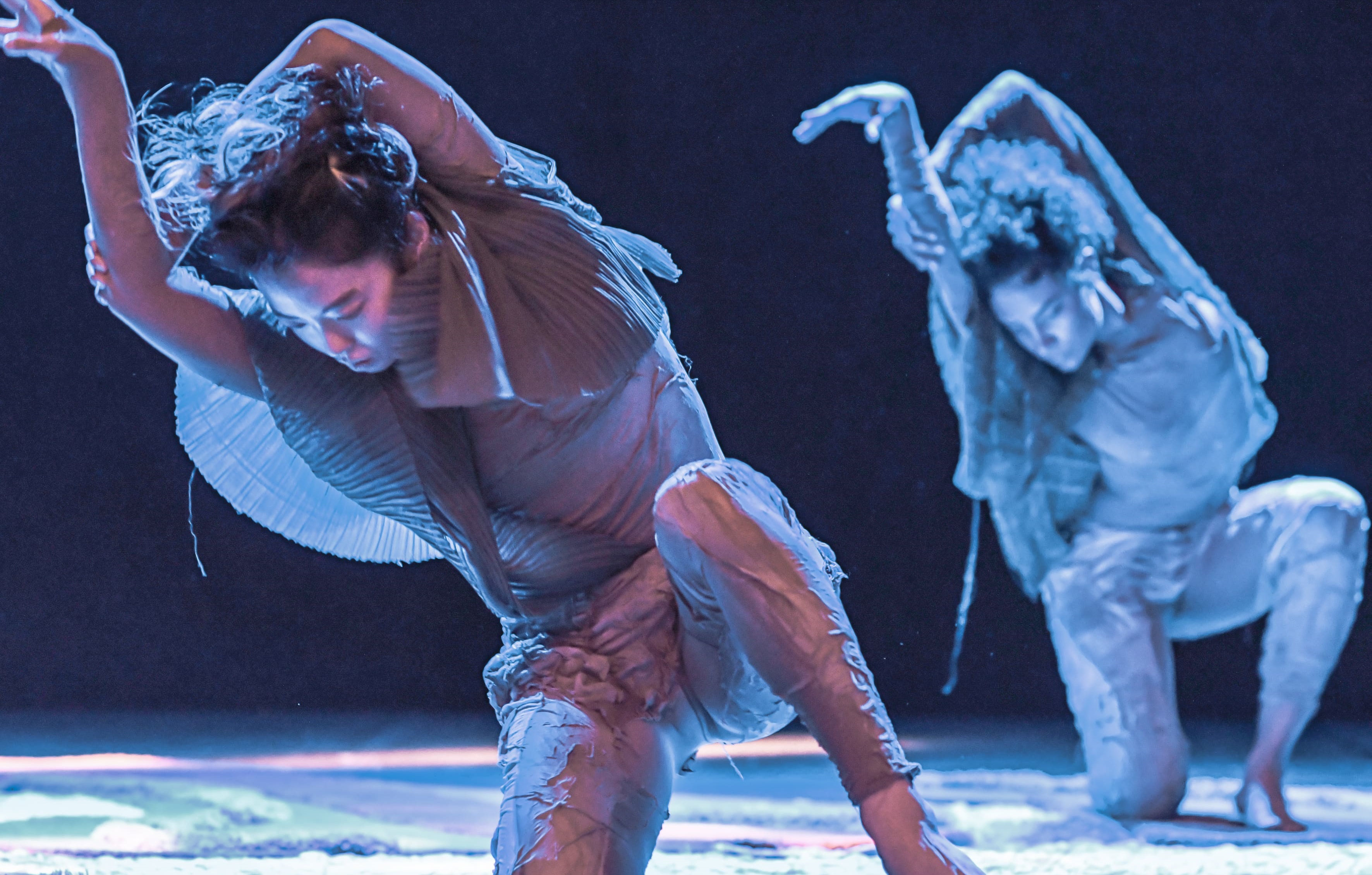  Quasar Cia. de Dança apresenta "Menos da metade" no Teatro Goiânia