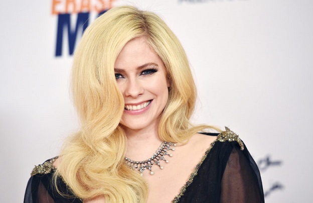 'Tinha aceitado a morte', diz Avril Lavigne ao anunciar novo single
