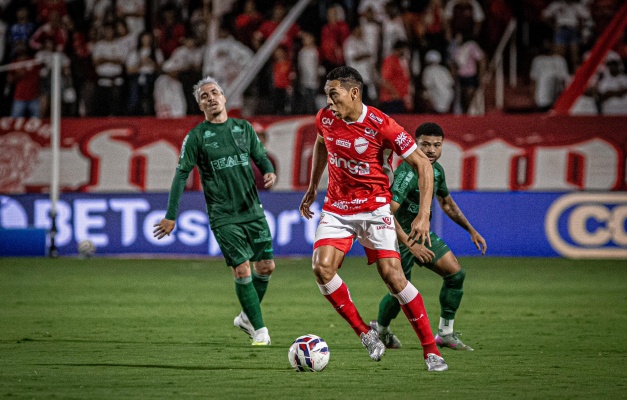  Vila Nova perde para o Coritiba em Goiânia