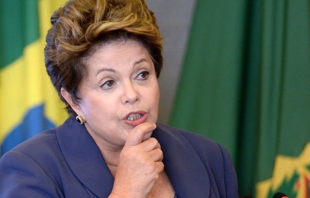 Dilma defende Petrobras e promete punição 'com rigor'