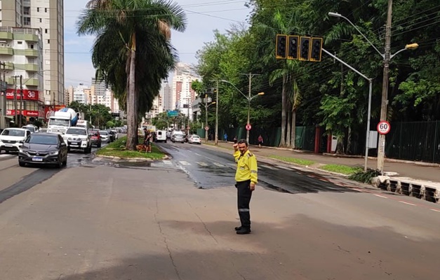 20 semáforos seguem inoperantes por falta de energia em Goiânia 
