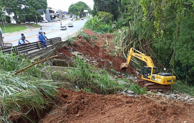 3° Radial, no Setor Pedro Ludovico, passa por obra de recuperação de erosão