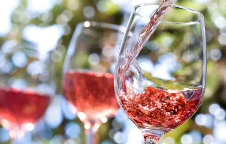 5 opções de vinhos rosé refrescantes para o verão 