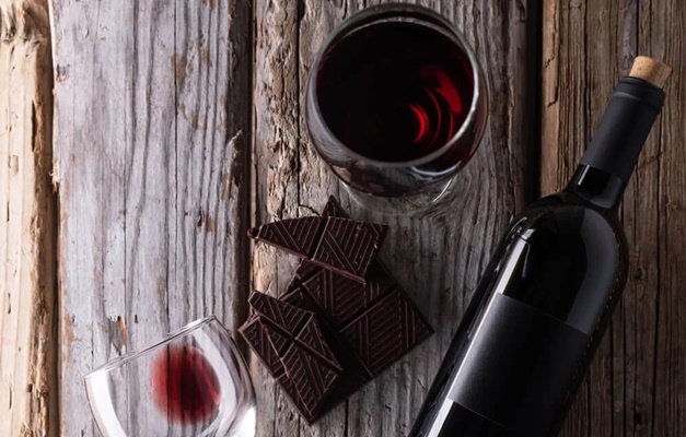 6 vinhos que vão bem com chocolates 