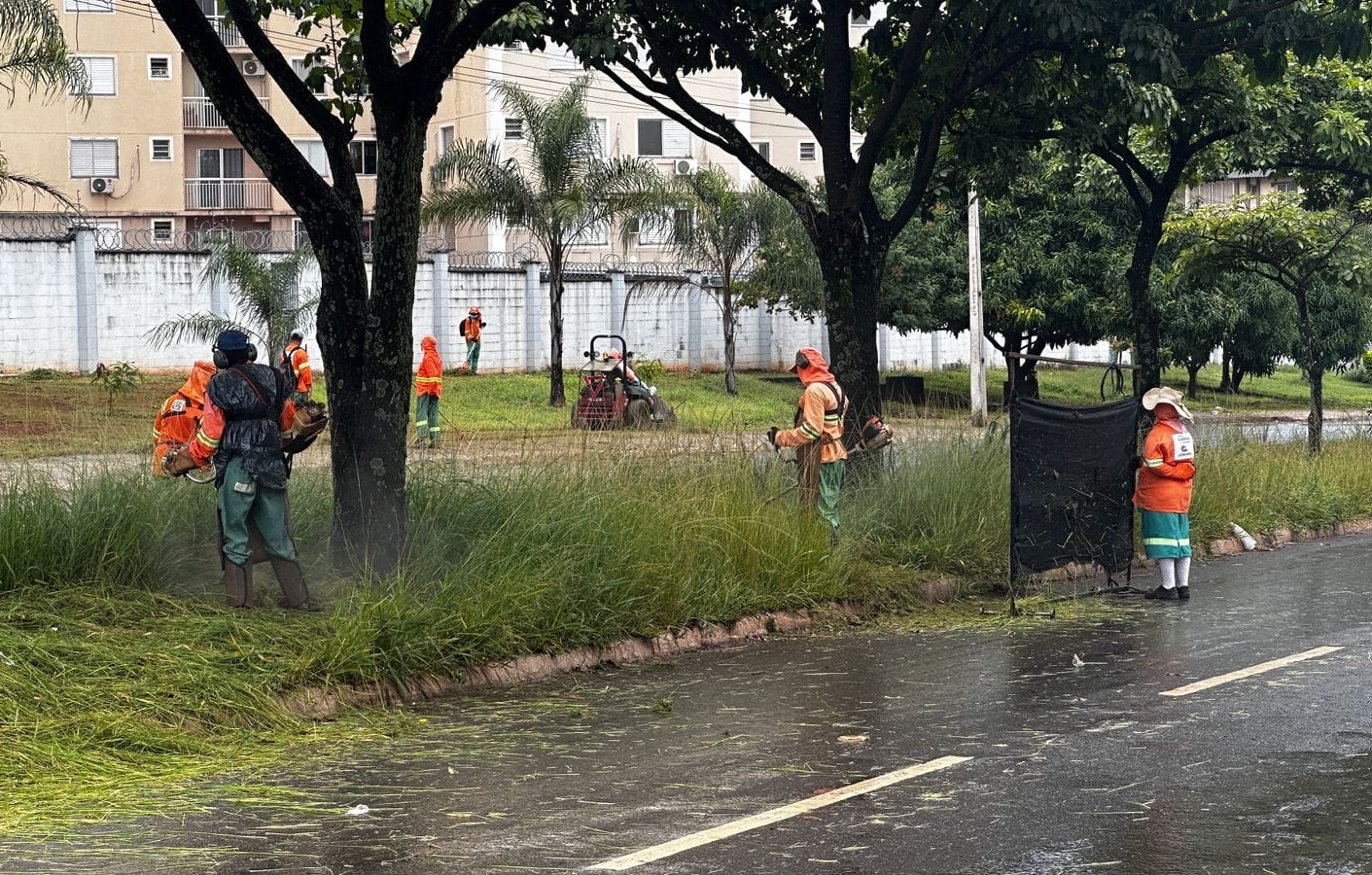 7º Mutirão dos 100 dias leva serviços de limpeza a 40 bairros de Goiânia 