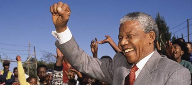 Líder sul-africano Nelson Mandela completa 93 anos
