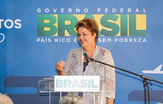 Dilma responde a ex-presidente da Petrobras e exalta as gestões do PT
