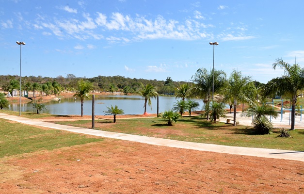 Governo inaugura obras em dois bairros da cidade de Goiás