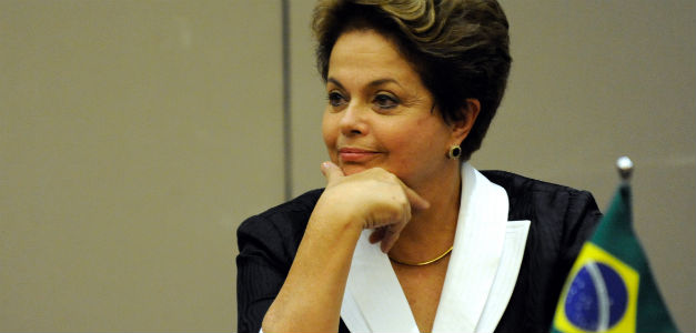Dilma critica greve de PM da Bahia pelo Twitter