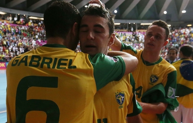 Brasil vence Espanha e já está nas oitavas - Confederação Brasileira de  Futebol