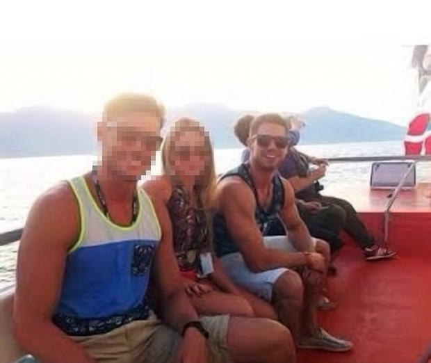 Vazam fotos de ex-BBB Jonas nu participando de "festinha" a três em navio