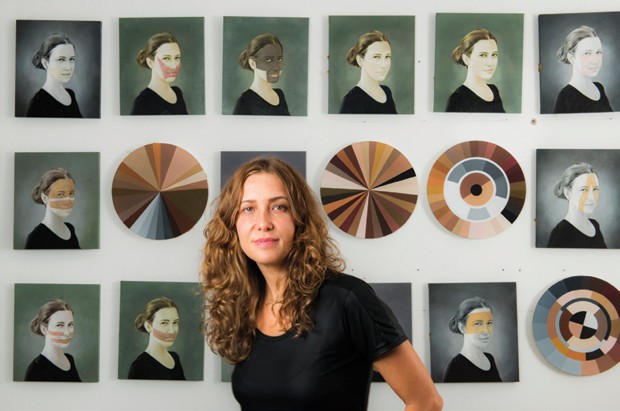 Adriana Varejão abre exposição tons diferentes de pele do brasileiro