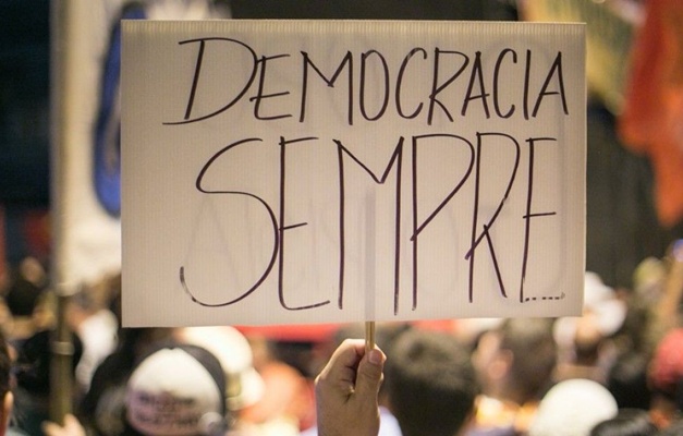 A democracia se faz com cada um de nós