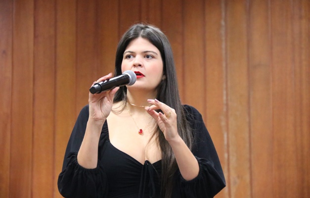 Aava Santiago destaca "dever cumprido" ao deixar presidência do PSDB Goiânia