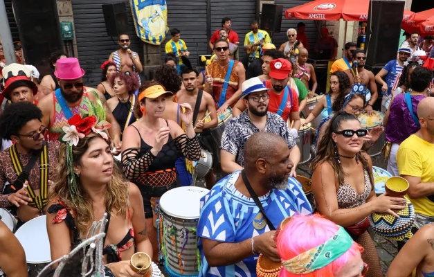 Abertura não oficial do carnaval reúne foliões no Rio de Janeiro