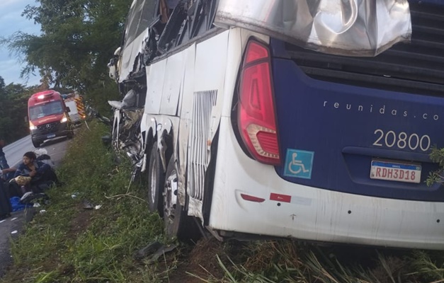 Acidente em Alvorada do Norte mata uma pessoa e deixa 2 gravemente feridas 