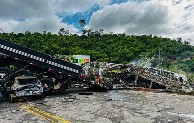 Acidente em rodovia deixa 22 mortos em Minas Gerais