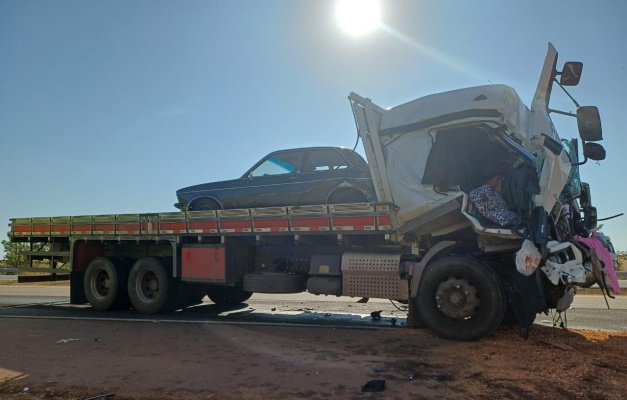Acidente entre caminhões deixa mulher morta na BR-050, em Ipameri