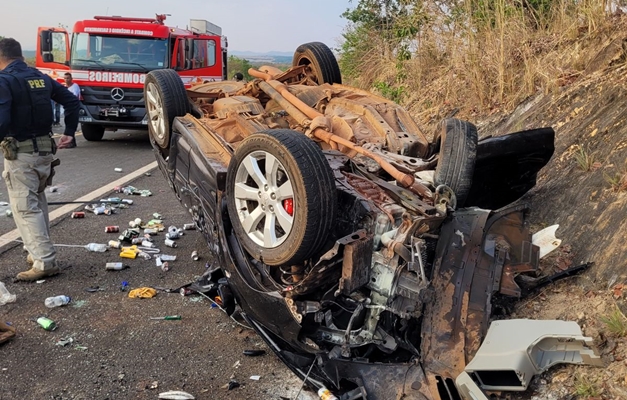 Acidente entre dois carros deixa uma pessoa morta em Niquelândia