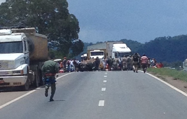 Acidente entre Goiânia e Anápolis deixa uma pessoa morta e quatro feridas