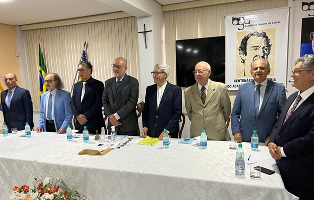 Ademir Hamú assume cadeira nº 4 da Academia Goiana de Letras