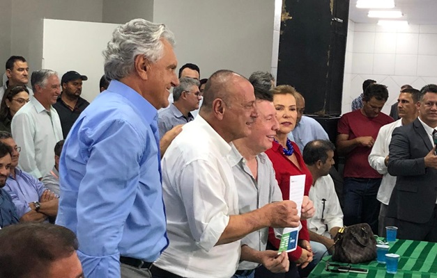 Adib Elias se filia ao Podemos com apoio de Caiado e Álvaro Dias