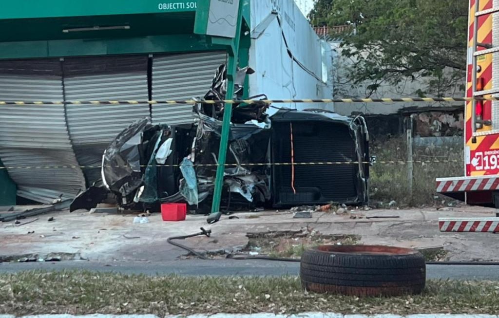 Adolescente de 15 anos morre em racha entre caminhonete e carro em Goiânia