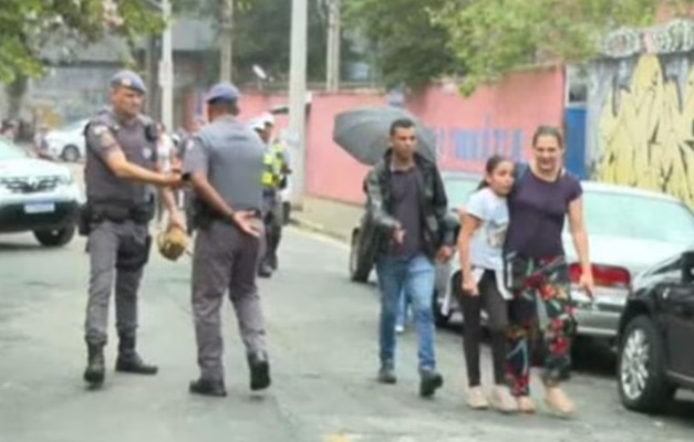 Adolescente mata professora e fere 5 pessoas dentro de escola em São Paulo