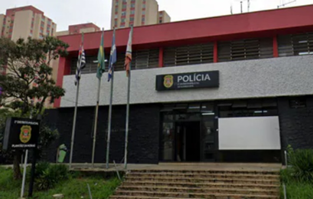 Adolescente morre após tentar selfie e cair em cima de carro em rodovia de SP
