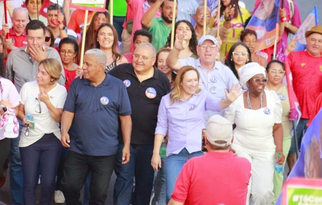 Adriana Accorsi começa campanha com caminhada no Jardim Nova Esperança