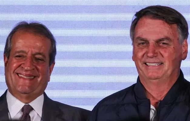 Advogado de Valdemar Costa Neto renuncia defesa de Bolsonaro
